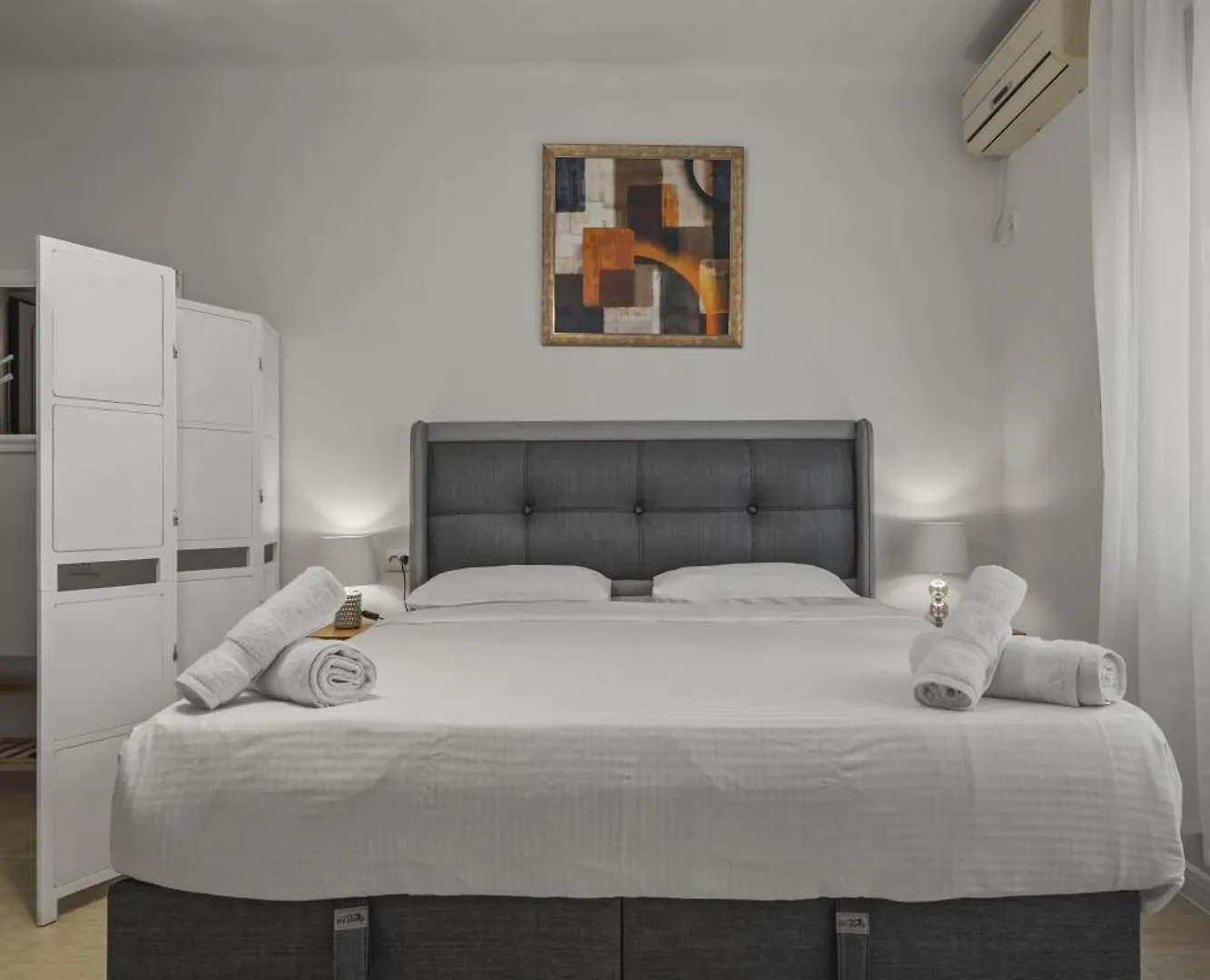 Upscale Studio, Walking Distance From The Old Town Bucharest Apartment
