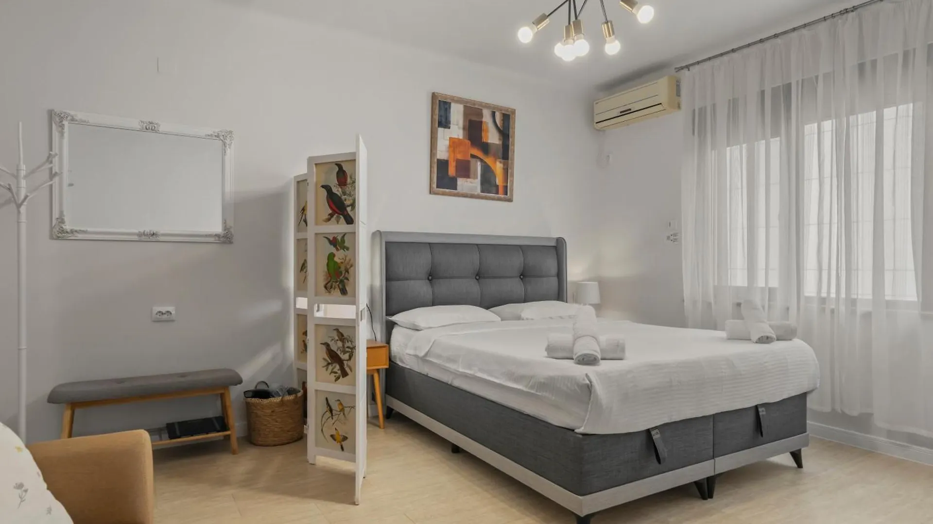 Upscale Studio, Walking Distance From The Old Town location