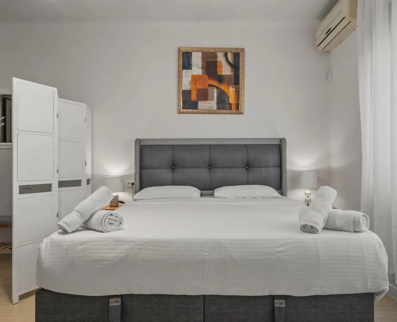 Upscale Studio, Walking Distance From The Old Town Bucharest Apartment